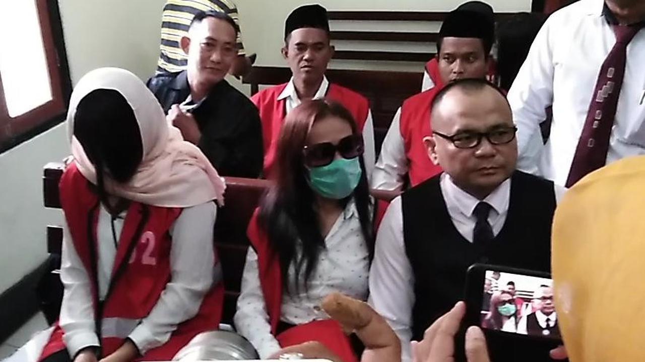 Sidang Perdana 2 Muncikari Prostitusi Online Artis