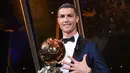 Luka Modrid baru saja meraih gelar sebagai pemenang Ballon d’Or 2018. Raihan tersebut merusak dominasi Ronaldo dan Messi yang selalu meraih gelar tersebut. Namun tahun ini Ronaldo berhasil menciptakan sejumlah rekor Ballon d’Or. (AFP/Frank Faguere)