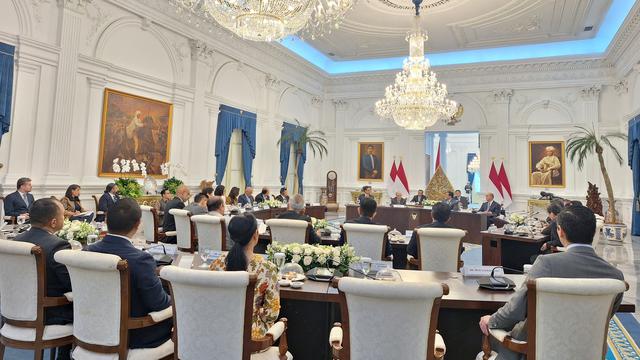 Presiden Prabowo Subianto mengajak sejumlah pengusaha besar Indonesia bertemu tokoh filantropi dunia sekaligus pendiri Gates Foundation, Bill Gates, di Istana Merdeka, Jakarta, Rabu (7/5/2025). (Liputan6.com/Lizsa Egeham)