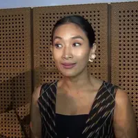 Happy Salma Sedang terlibat Projek Pertunjukan Drama dan Ia kini bekerja di Balik Panggung Sebagai Produser