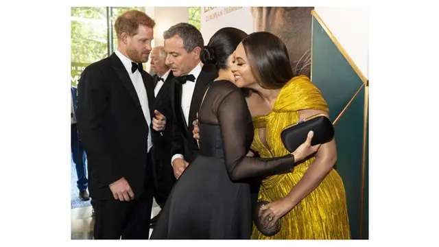 Pertama Kalinya Bertemu di Premier 'The Lion King', Interaksi Megan Markle dan Beyonce Jadi Sorotan