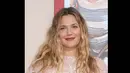 Masa kecil aktris Drew Barrymore ditandai dengan penyalahgunaan obat-obatan terlarang dan alkohol, bahkan ia pernah melakukan percobaan bunuh diri. (Jason Kempin/Getty Images/AFP)