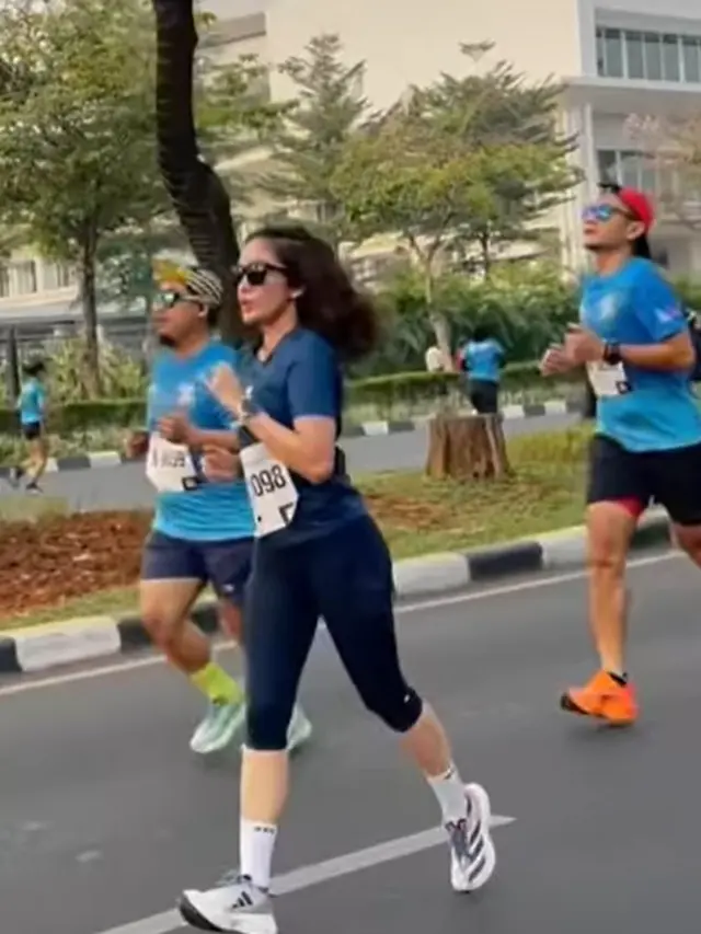 Ussy Sulistiawaty ikut maraton (Instagram/ussypratama)