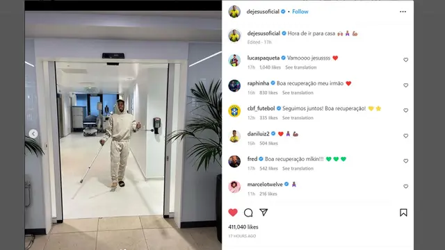 Gabriel Jesus Unggah Foto Gunakan Kruk (Source: Instagram @dejesusofficial)