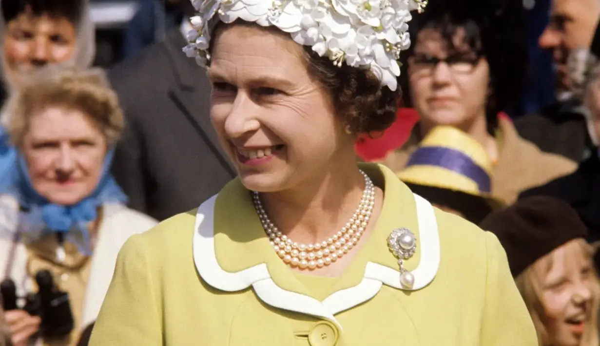 Ratu baru berusia 25 tahun saat ia kehilangan ayah tercintanya (Foto: Instagram @theroyalfamily)