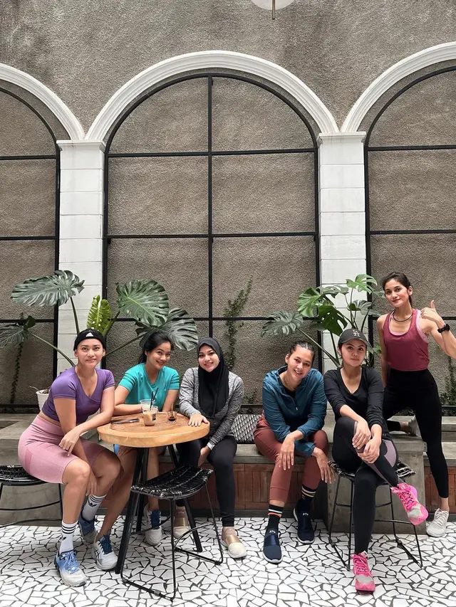 Pertemanan Sehat, Ini 6 Potret Geng Artis Olahraga Bareng