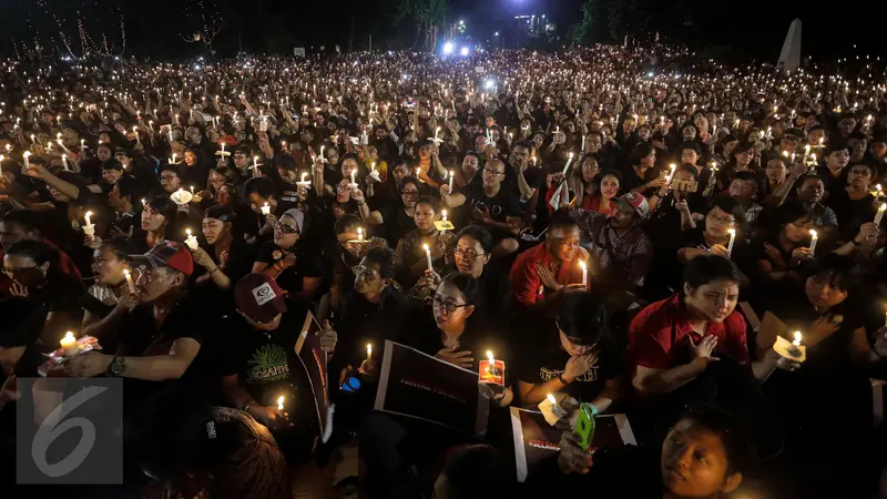 Ribuan Lilin Untuk Ahok Sinari Pelataran Tugu Proklamasi