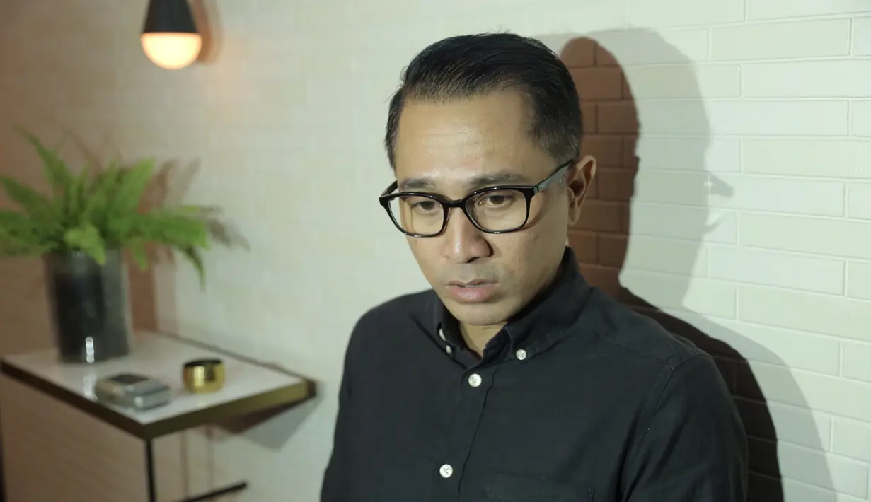"Kita kan negara bebas kalau memang artis mau masuk politik itu hak mereka, selama keinginan mereka sendiri dan menjalankannya karena passion, bukan sekadar iseng," kata Lukman Sardi. (Galih W. Satria/Bintang.com)