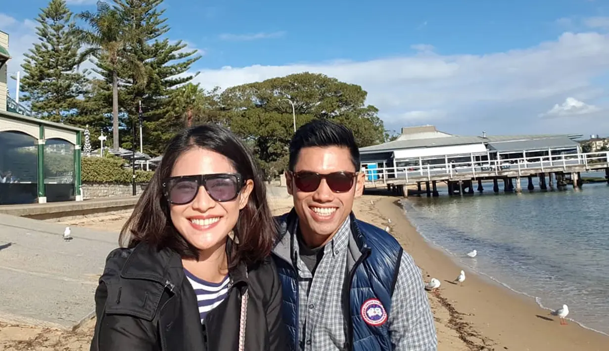 Pasangan suami istri ini terlihat sering pergi berlibur, beberapa negara sudah dikunjungi oleh dua sejoli ini. Salah satunya di Sydney, Australia. (Liputan6.com/IG/therealdisastr)
