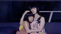 Utada Hikaru dan Shiina Ringo di videoklip "Nijikan Dake no Vacance". (Aramajapan.com)