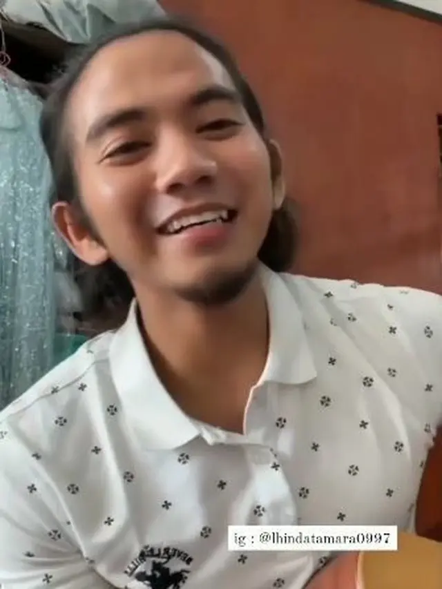 6 Potret Terbaru Rizki D'Academy Usai Bercerai, Tampil dengan Rambut Gondrong
