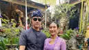 Sekedar informasi, Happy Salma resmi menikah dengan Tjokorda Bagus Dwi Santana Kerthyasa pada 3 Oktober 2010 lalu. Keduanya memutuskan menikah setelah empat tahun pacaran. Pernikahan di gelar di Puri Saren Kauh Ubud, Gianyar, Bali. [Instagram/happysalma]