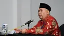 Peserta seleksi calon anggota Kompolnas 2016-2020, Andrea H Poeloengan menjawab pertanyaan pansel saat mengikuti sesi wawancara di Jakarta, Rabu (6/4/2016). 24 peserta mengikuti sesi wawancara terbuka. (Liputan6.com/Helmi Fithriansyah)