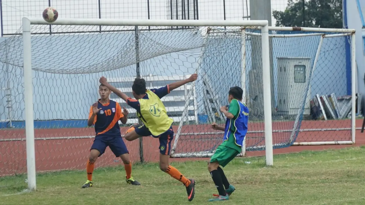 Penyandang Disabilitas Intelektual berlatih sepak bola