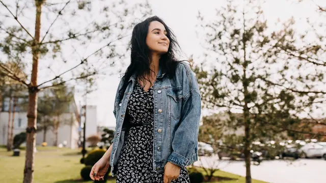 Ide Outfit Nonton Konser yang Nggak Bikin Mati Gaya, Pastinya Keren dan Stylish