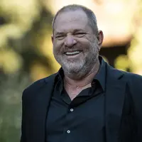 Sedalam-dalamnya bangkai dikubur, baunya pasti akan tercium juga.  Peribahasa itulah yang pantas untuk Harvey Weinstein, lantaran telah menyembunyikan skandal seksnya selama bertahun-tahun (AFP/Valery Hache)