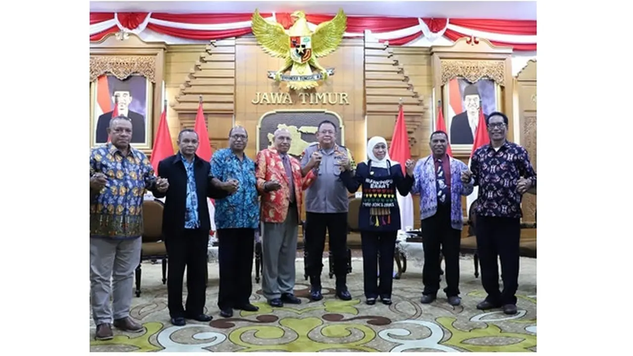 Pertemuan Gubernur Jawa Timur dan Pendeta Papua berlangsung hangat dan damai.