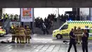 Petugas bekerja dan menyelidiki penembakan di pusat perbelanjaan Field, Kopenhagen, Denmark, 3 Juli 2022. Tiga orang dilaporkan tewas dalam penembakan tersebut. (Olafur Steinar Gestsson/Ritzau Scanpix via AP)