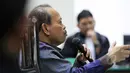 Sutan Bhatoegana memberikan penjelasan saat menjalani sidang kasus korupsi di Kementerian ESDM, Pengadilan Tipikor, Jakarta, Senin (27/4/2015).  Sidang sempat memanas lantaran teriakan Sutan dan Hakim Artha saat persidangan. (Liputan6.com/Helmi Afandi)