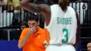 Pelatih timnas basket Pantai Gading, Dejan Prokic saat melawan Brasil pada penyisihan Grup G FIBA World Cup 2023 di Indonesia Arena, Gelora Bung Karno, Jakarta, Rabu (30/8/2023). (Liputan6.com/Helmi Fithriansyah)
