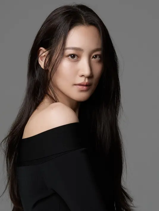 <p>Claudia Kim berperan sebagai Maeda, istri pejabat yang berkuasa di Gyeongseong saat masa kolonial. (Foto: Netflix)</p>