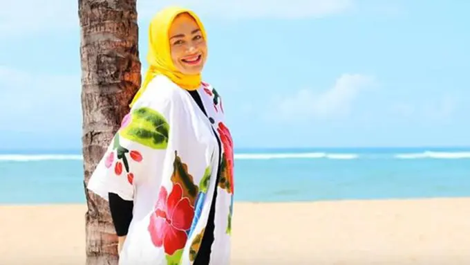 Dewi Hughes makin langsing dan sehat/copyright: YouTube.com/dewi hughes hypnoteraphy