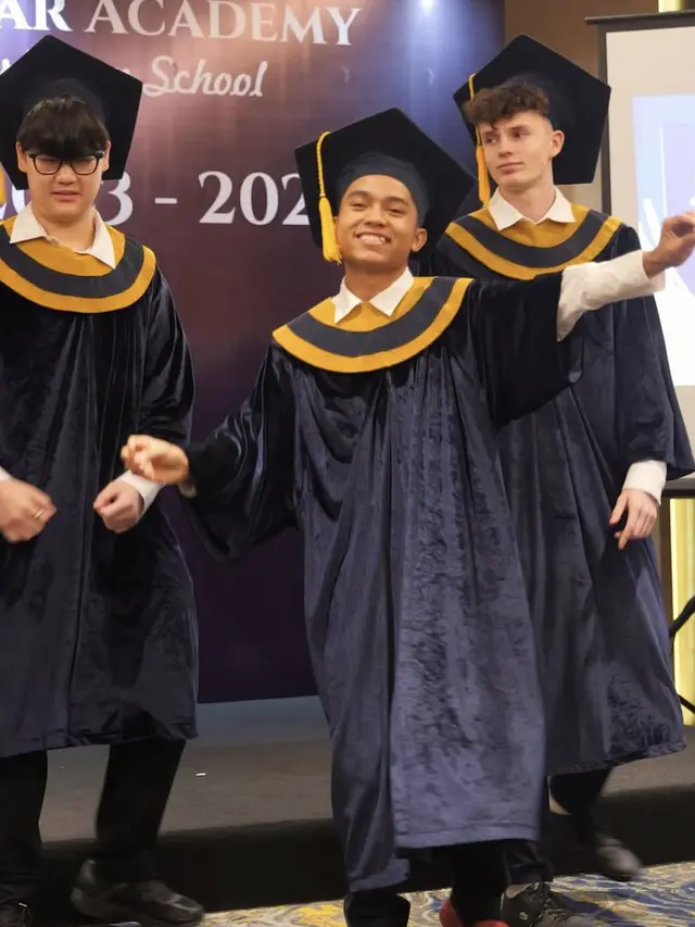 Betrand Peto wisuda. (Instagram.com/betrandpetoputraonsu)