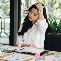 Ilustrasi perempuan lelah/copyrightshutterstock/88studio