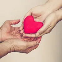 Dalam hidup, ternyata berbuat baik saja tak cukup untuk menjadi bahagia. Ini alasannya kenapa kamu harus memberi. | via: theabundanceproject.com