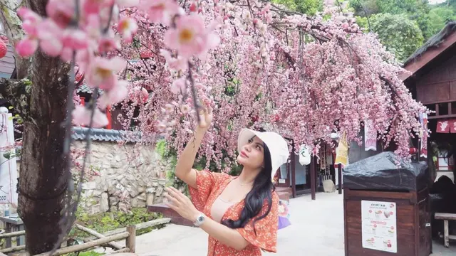 7 Potret Tisya Erni, Model yang Dikabarkan Dekat dengan Sule