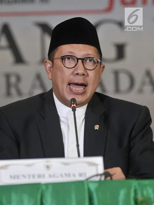 Menteri Agama Lukman Hakim Saiffudin (kiri) saat memberi keterangan hasil Sidang Isbat, Jakarta, Selasa (15/5). Pemerintah menetapkan awal Ramadan pada Kamis, 17 Mei 2018. (Merdeka.com/Iqbal Nugroho)