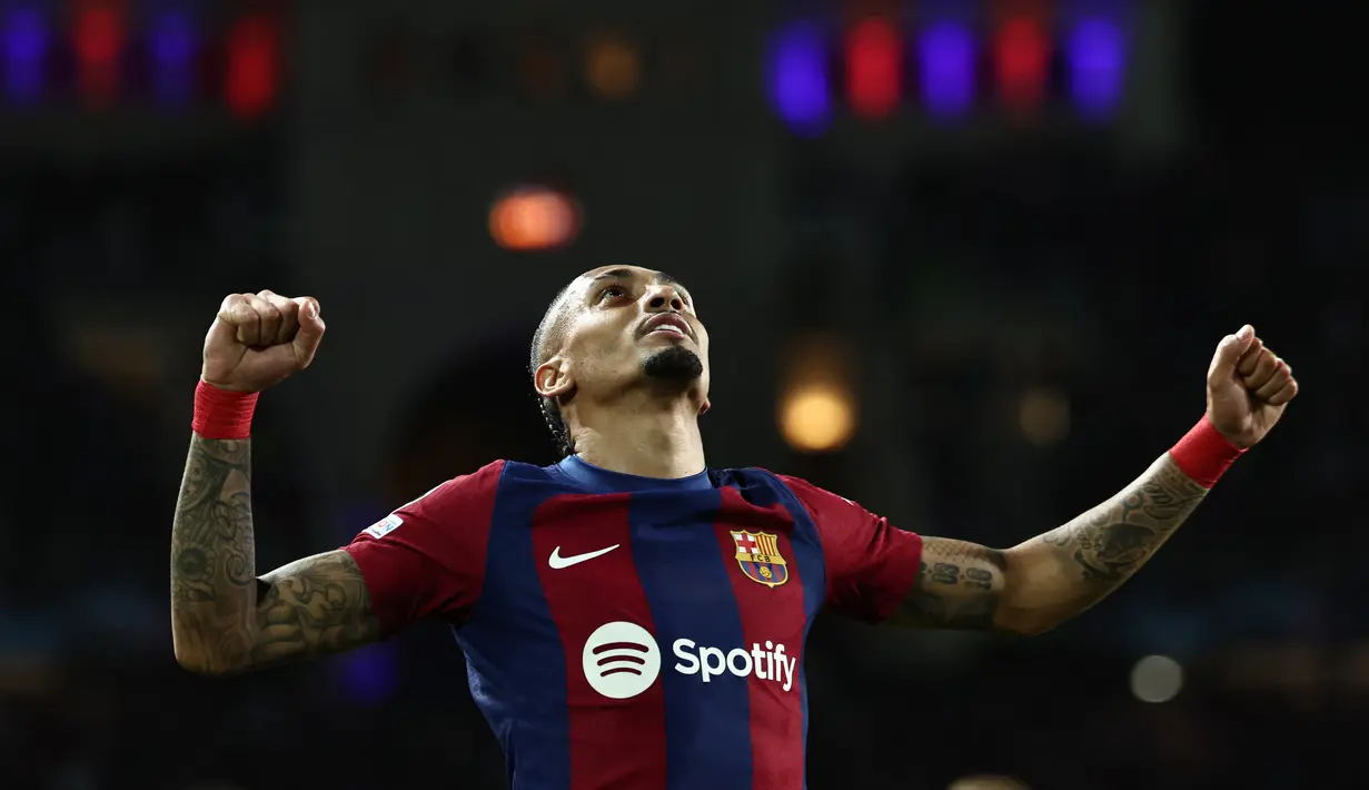Barcelona unggul lebih dahulu lewat gol Raphinha (12'). (FRANCK FIFE / AFP)