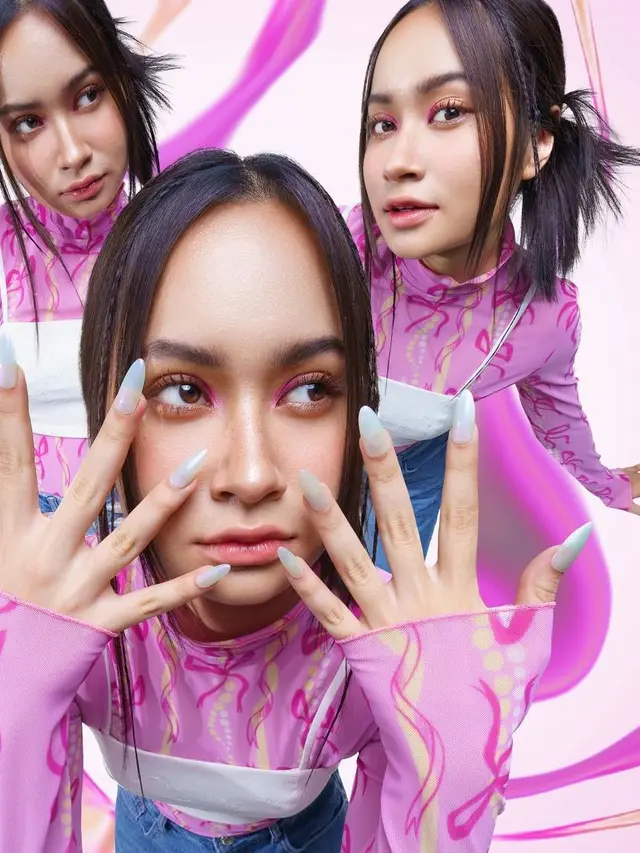 Satine Zaneta Pakai Outfit Pink (Instagram/@satinezaneta)