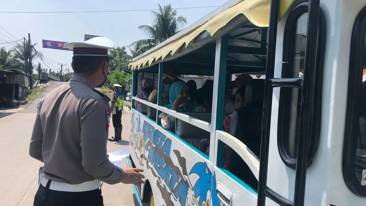 Polisi Tilang Odong-Odong di Serang, Banten
