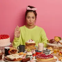 Dengan memilih makanan yang tepat dan menghindari yang dapat memicu ketidakseimbangan hormon, kamu sedang memberi tubuh kesempatan untuk pulih secara alami. [Dok/freepik.com/wayhomestudio]