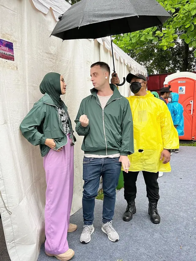 8 Potret Kebersaman Zaskia Adya Mecca dan Dave Moffatt, Kini Jadi Sahabat