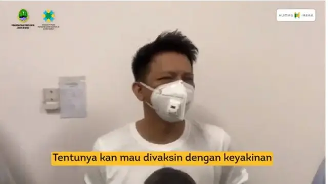 7 Potret Ariel NOAH Jalan Vaksinasi COVID-19 Pertama, Pegal Usai Beberapa Jam