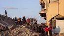 Pemerintah Gaza memperkirakan terdapat sekitar 9.500 orang hilang, sebagian diyakini masih tertimbun di bawah puing-puing bangunan, sementara nasib ribuan lainnya belum diketahui. (Omar AL-QATTAA/AFP)