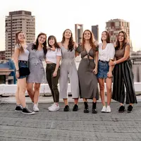 Berbagai informasi seputar dunia perempuan bisa kamu dapatkan bila bergabung dengan grup WhatsApp Fimelahood. (Shutterstock)