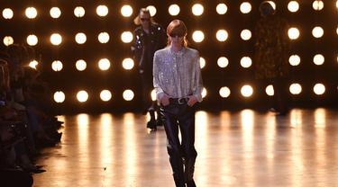 Pakaian Pria Kembali Bergeliat di Catwalk Paris Fashion Week