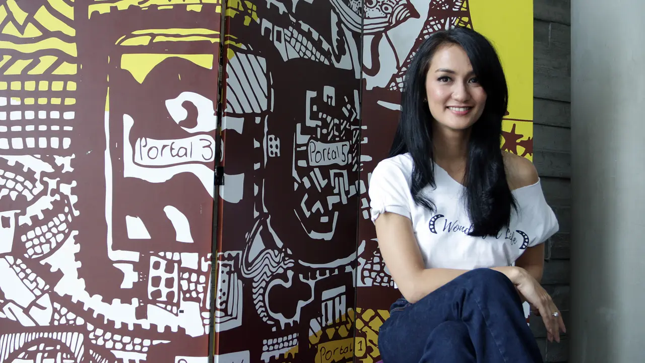 [Bintang] Atiqah Hasiholan