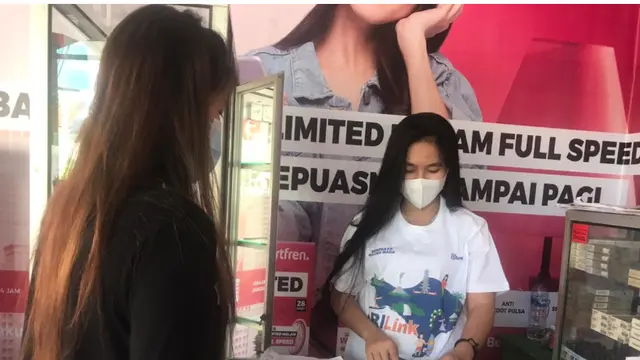 Agen BRILink Kadek Sukasih (38 tahun) di Denpasar, Bali. Istimewa