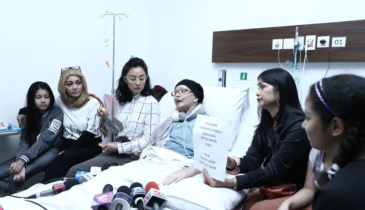 Beberapa sahabatnya yang dulu pernah satu produksi dalam sinetron Tersanjung terlihat hadir memberikan dukungan dan semangat. Selain itu juga membawa kabar gembira. (Galih W. Satria/Bintang.com)