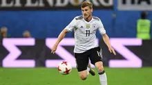 Striker Jerman, Timo Werner, menggiring bola saat laga final Piala Konfederasi di Stadion Saint Petersburg, Rusia, Minggu (2/7/2017). (AFP/Kirill Kudryavtsev)