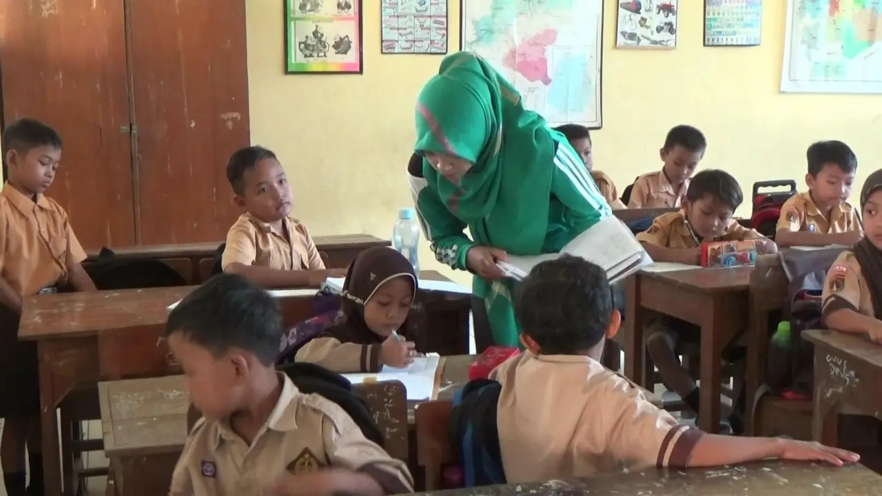Cerita Rizma Guru Tegal Cantik Bertahan dengan Honor Rp 75 Ribu