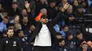 Reaksi pelatih Burnley, Vincent Kompany saat menghadapi Manchester City pada laga perempatfinal Piala FA 2022/2023 di Etihad Stadium, Manchester (18/3/2023). Vincent Kompany yang lama bermain bersama Manchester City dan kini menjadi pelatih, baru saja sukses membawa Burnley promosi ke Premier League musim depan. Vincent Kompany dilahirkan pada 10 April 1986 di Uccle, Belgia. (AFP/Oli Scarff)