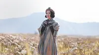 Meski Sakit, Andien Tetap Beraksi di Atas Panggung