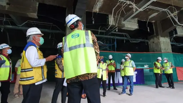 Menteri PUPR Basuki Hadimuljono mengunjungi lokasi pemugaran atau renovasi Gedung Sarinah Thamrin di Jakarta. (Dok Kementerian PUPR)