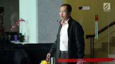 Wakil Wali Kota Banjarmasin, Hermansyah usai diperiksa di Gedung KPK, Jakarta, Jumat (15/12). Hermansyah diperiksa sebagai saksi terkait persetujuan perda penambahan modal PDAM Bandarmasih Kota Banjarmasin 2017. (Liputan6.com/Helmi Fithriansyah)