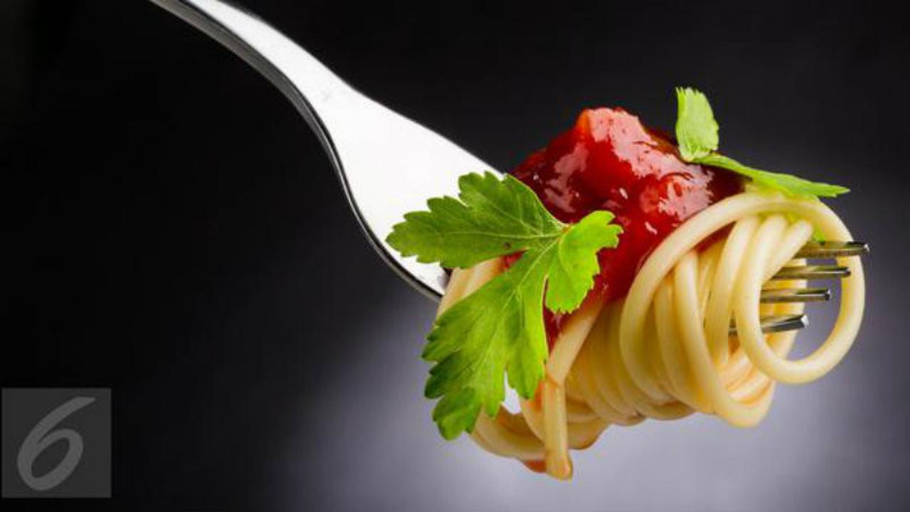 Seperti apa lezatnya sajian spaghetti kelapa dengan rasa yang pedas?